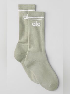 ALO Yoga NWT Unisex Throwback Limestone green Socks White Logo Size M